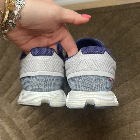 On cloud sneakers - Picture 3 of 6